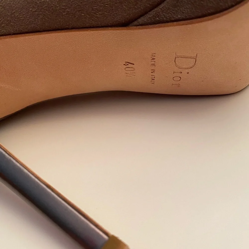 Dior Deco Dorsay Pump In Stone. New In Box. 100% Authentic